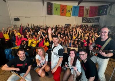Orquesta Musical Sándalo en concierto en Yecla de Yeltes durante The Game Tour 2025, espectáculo musical inspirado en El Juego del Calamar en Salamanca